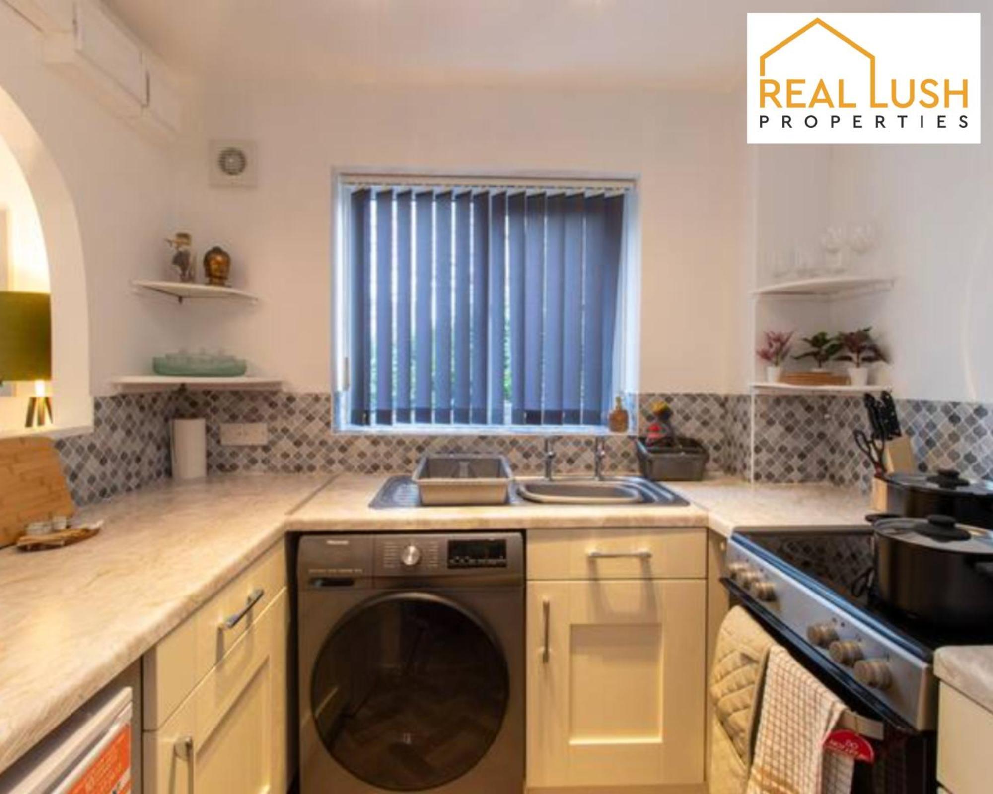 וולברהאמפטון One-Bedroom Apartment By Real Lush Properties In Langsett מראה חיצוני תמונה